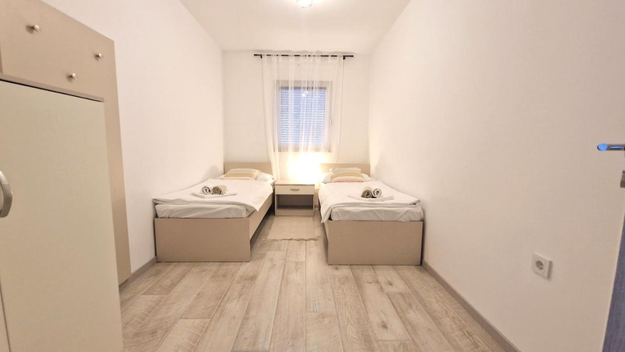 Apartment Lana Кърк Екстериор снимка